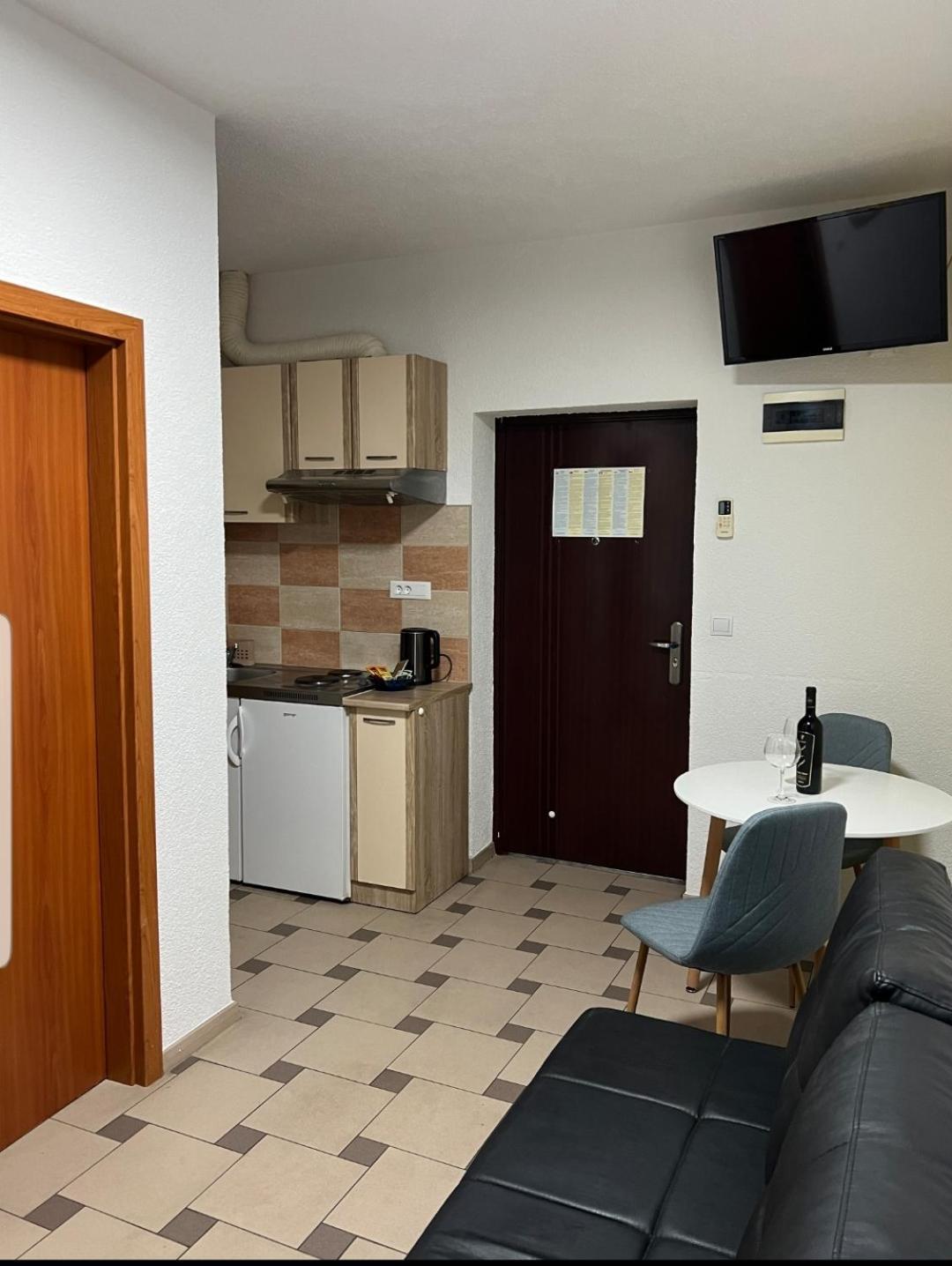 Apartment Afrika Макарска Екстериор снимка