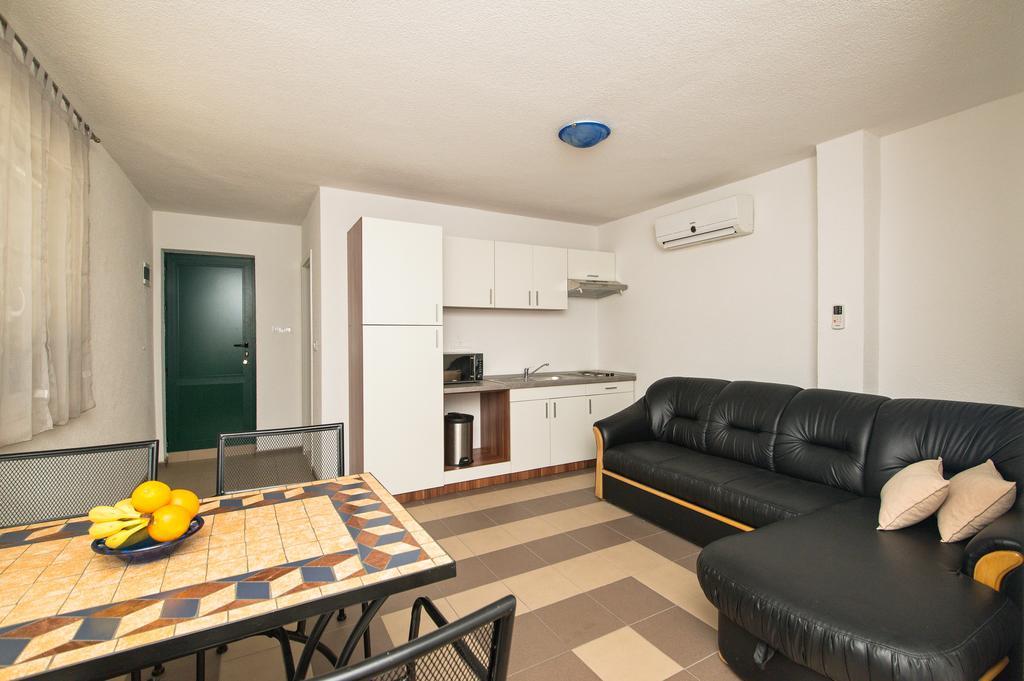 Apartment Afrika Макарска Екстериор снимка