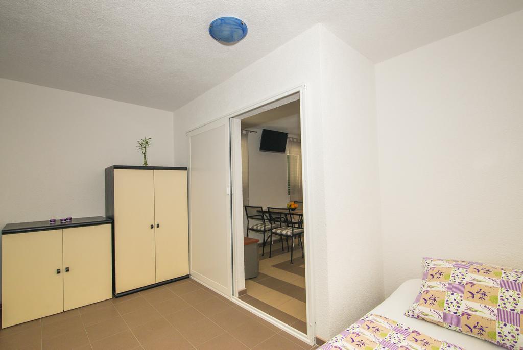 Apartment Afrika Макарска Екстериор снимка