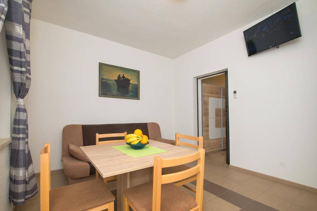 Apartment Afrika Макарска Екстериор снимка
