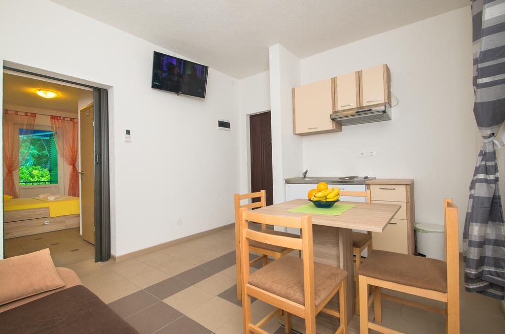 Apartment Afrika Макарска Екстериор снимка