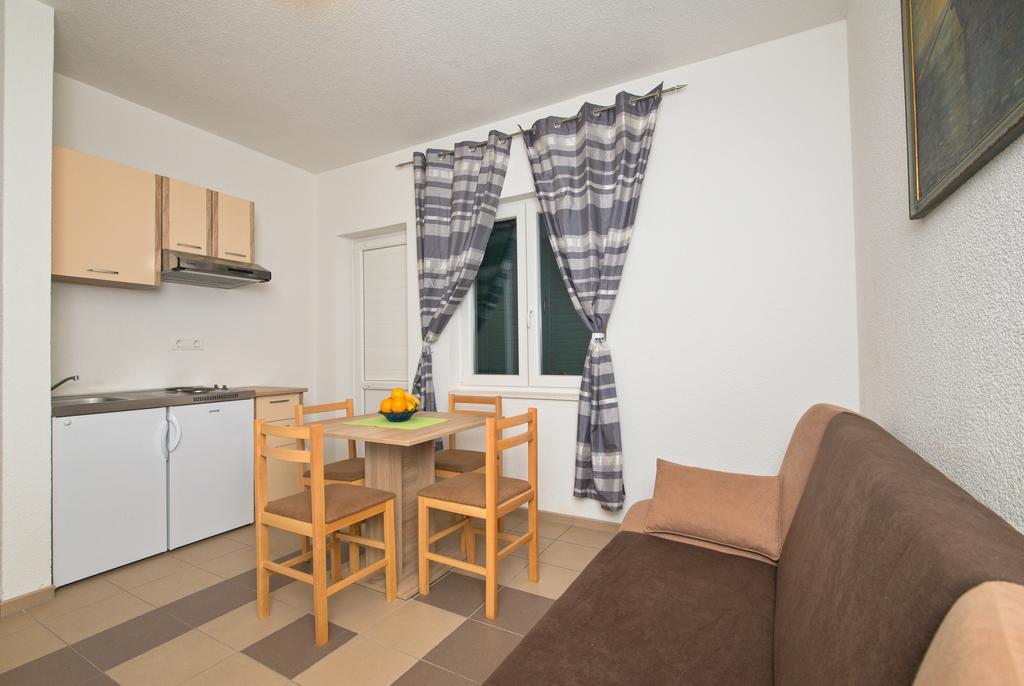 Apartment Afrika Макарска Екстериор снимка