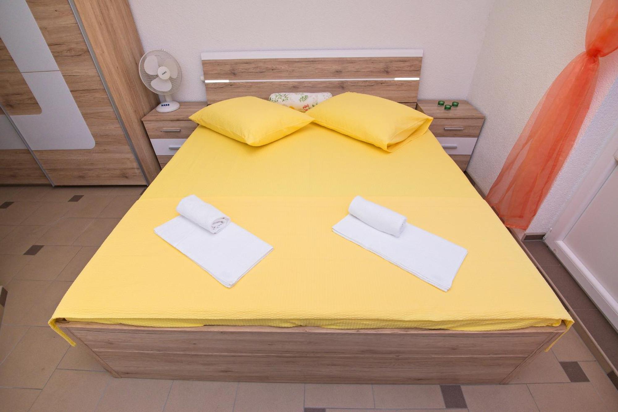 Apartment Afrika Макарска Екстериор снимка