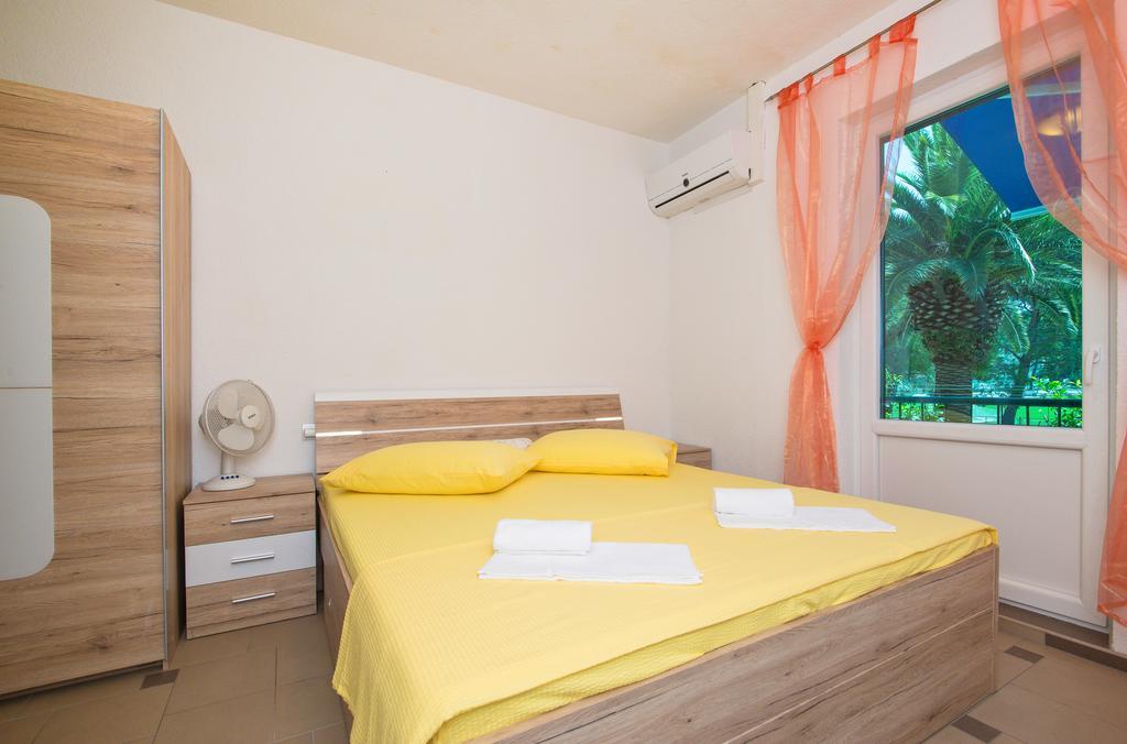 Apartment Afrika Макарска Екстериор снимка