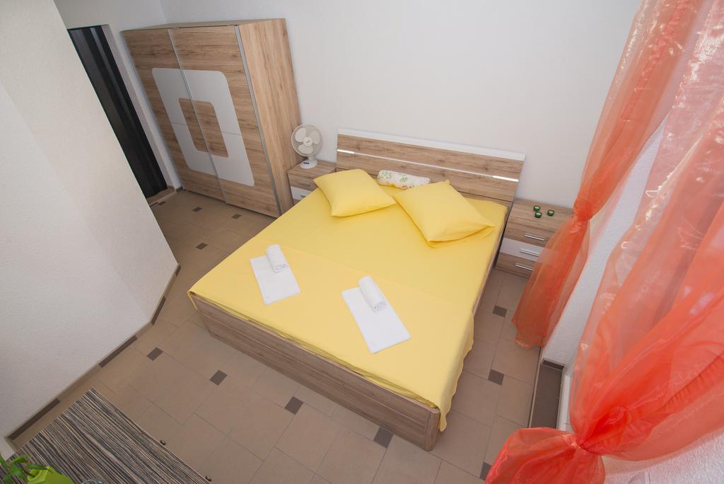Apartment Afrika Макарска Екстериор снимка